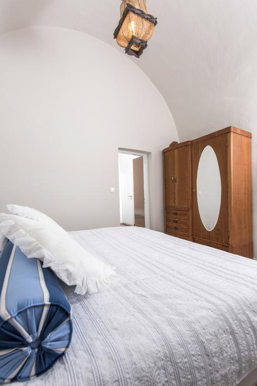 Iokasti Villa Тира Экстерьер фото